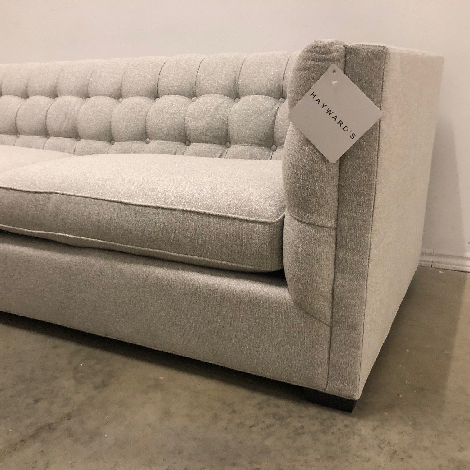 QUINCEY TUFTED FABRIC SOFA