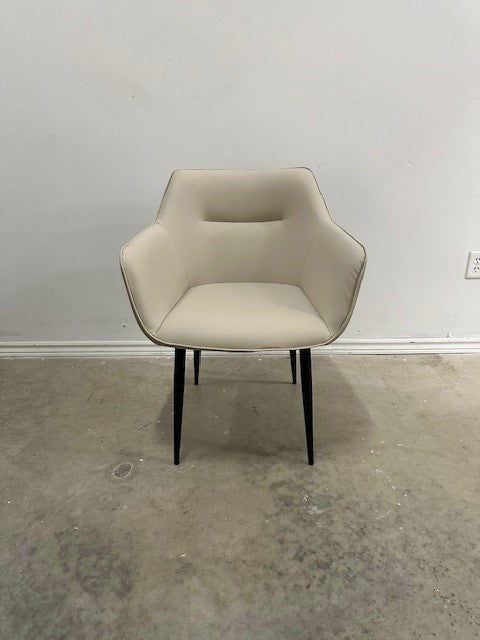 ADELE DINIING CHAIR