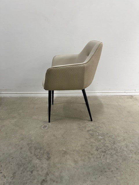 ADELE DINIING CHAIR