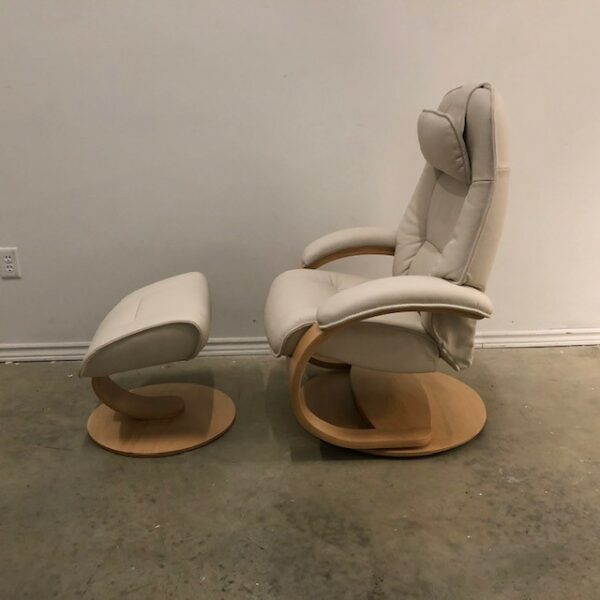 ADMIRAL RECLINER AND STOOL (small)