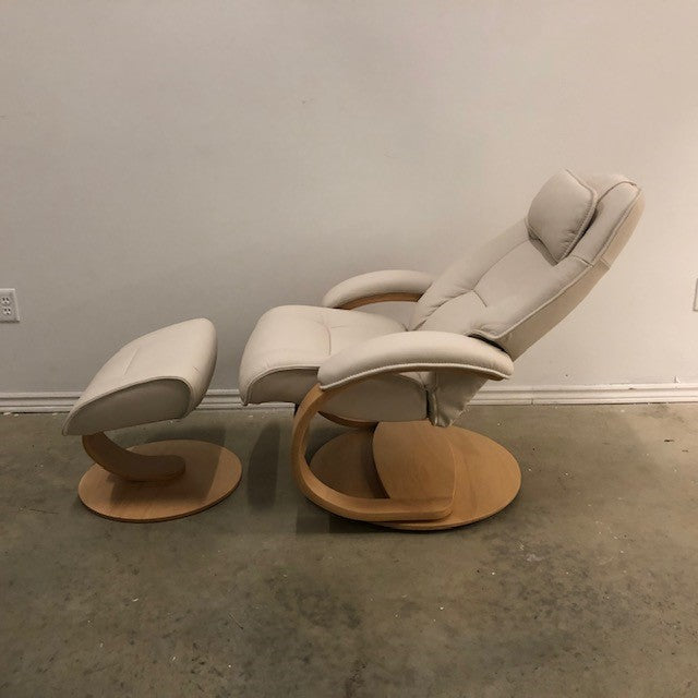 ADMIRAL RECLINER AND STOOL (small)