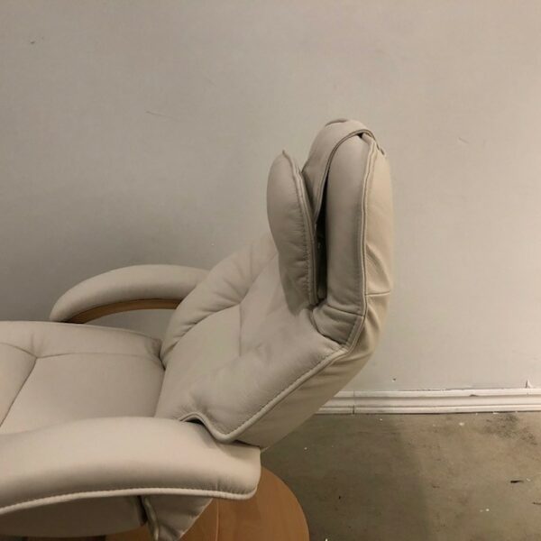 ADMIRAL RECLINER AND STOOL (small)