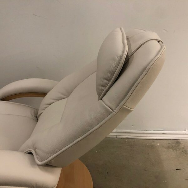 ADMIRAL RECLINER AND STOOL (small)