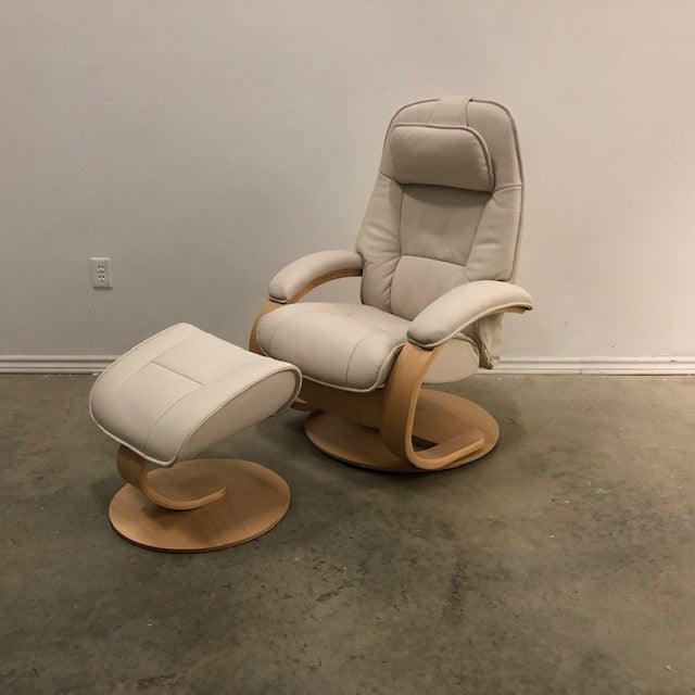 ADMIRAL RECLINER AND STOOL (small)