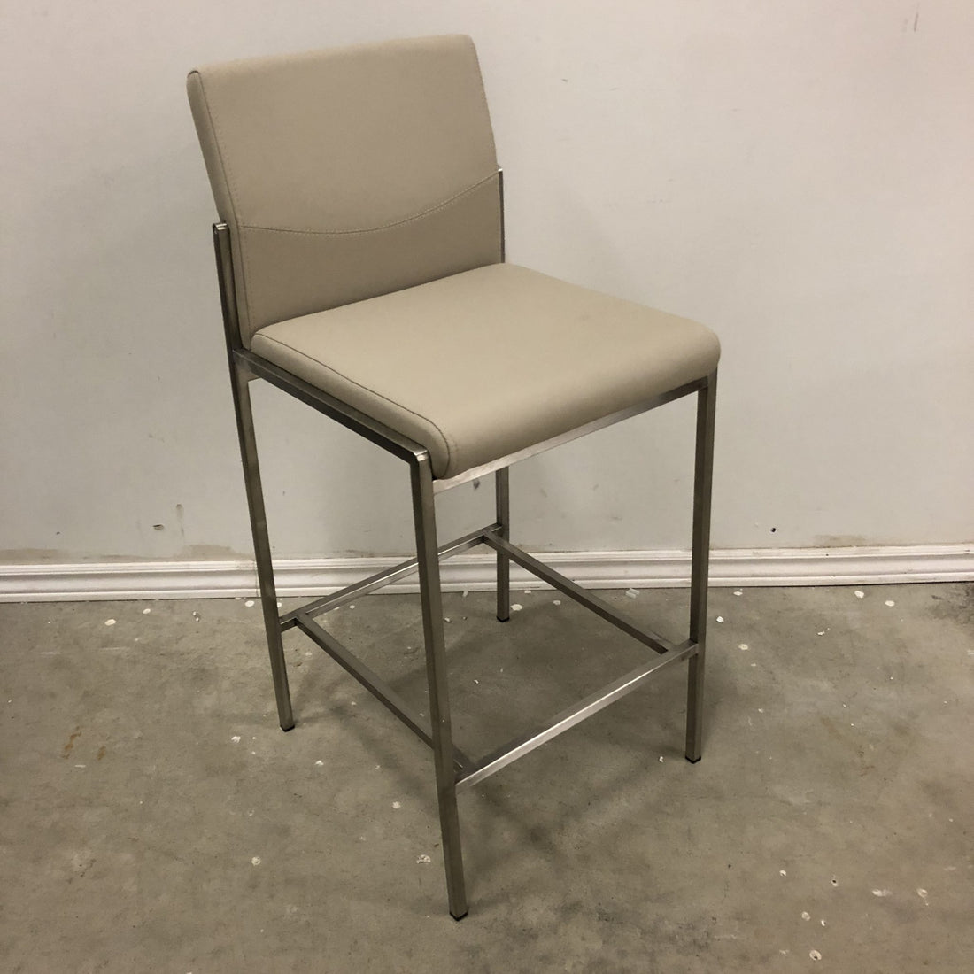 ANGLE COUNTER BAR STOOL
