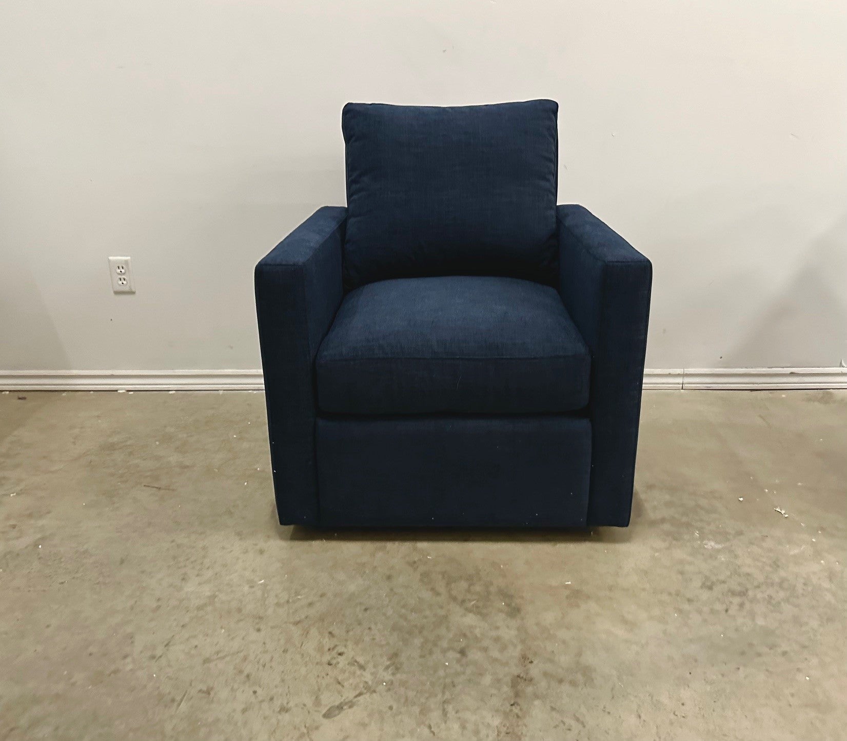 ARLO SWIVEL CHAIR