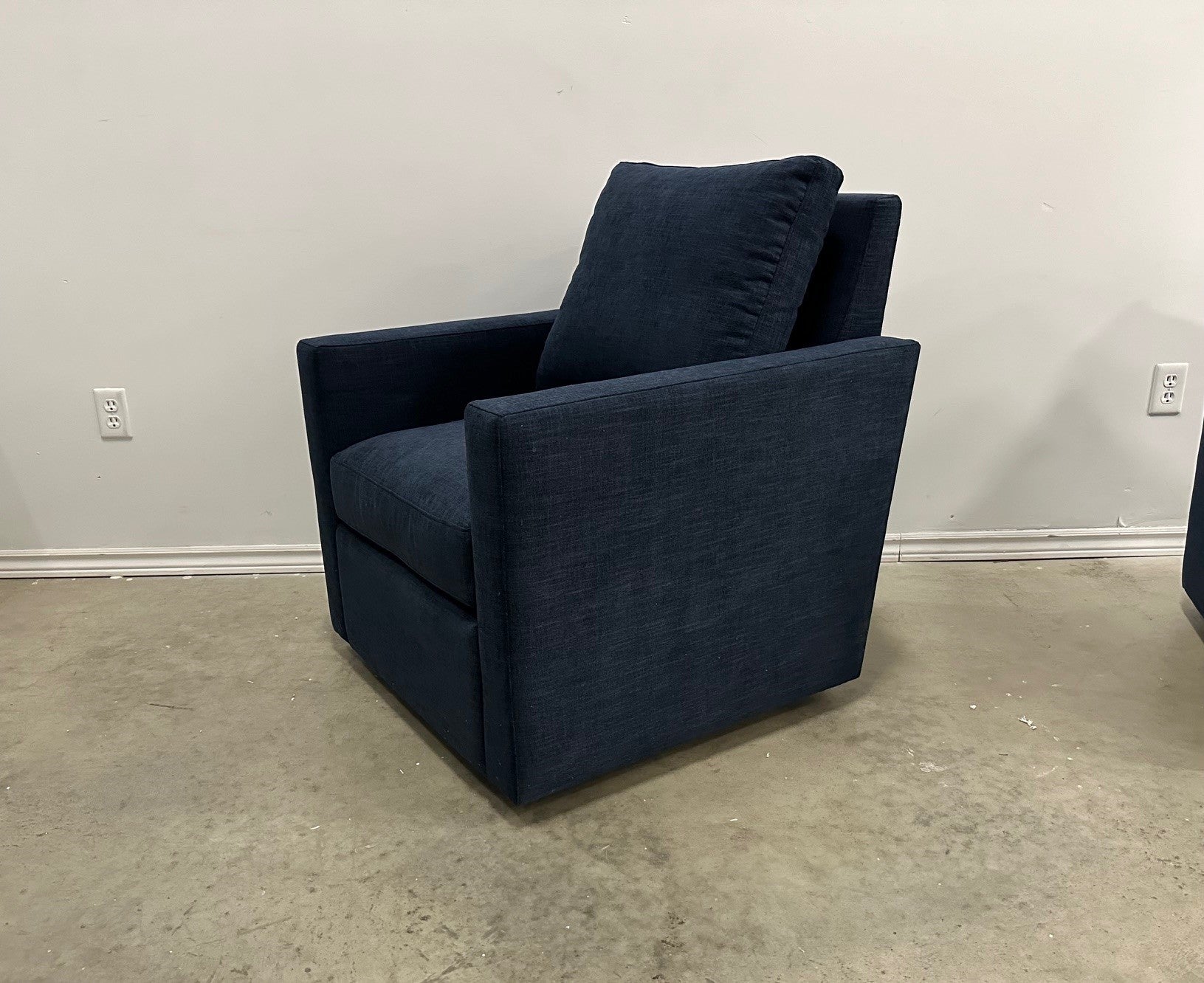 ARLO SWIVEL CHAIR
