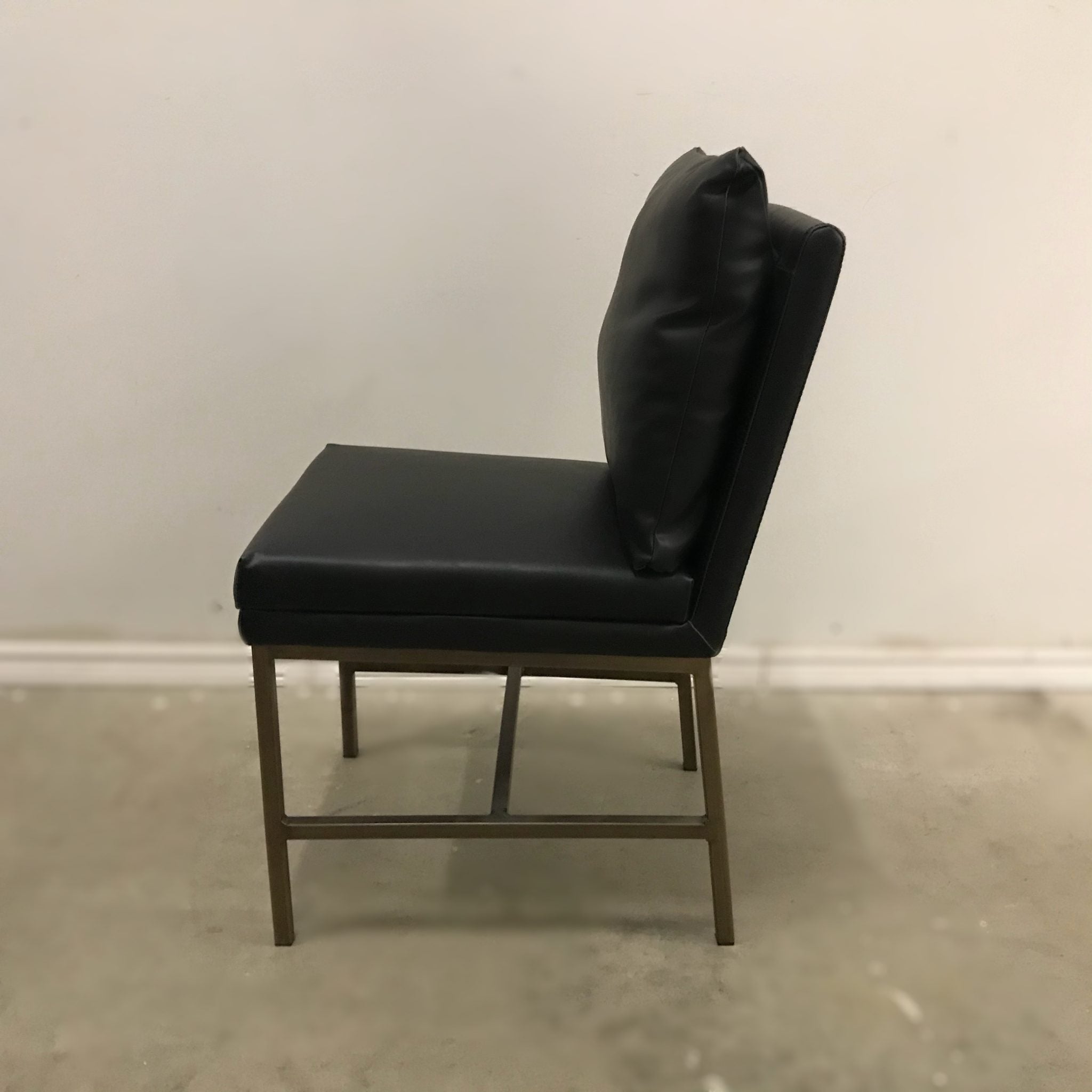 BONNAVISTA UPHOLSTERED DINING CHAIR
