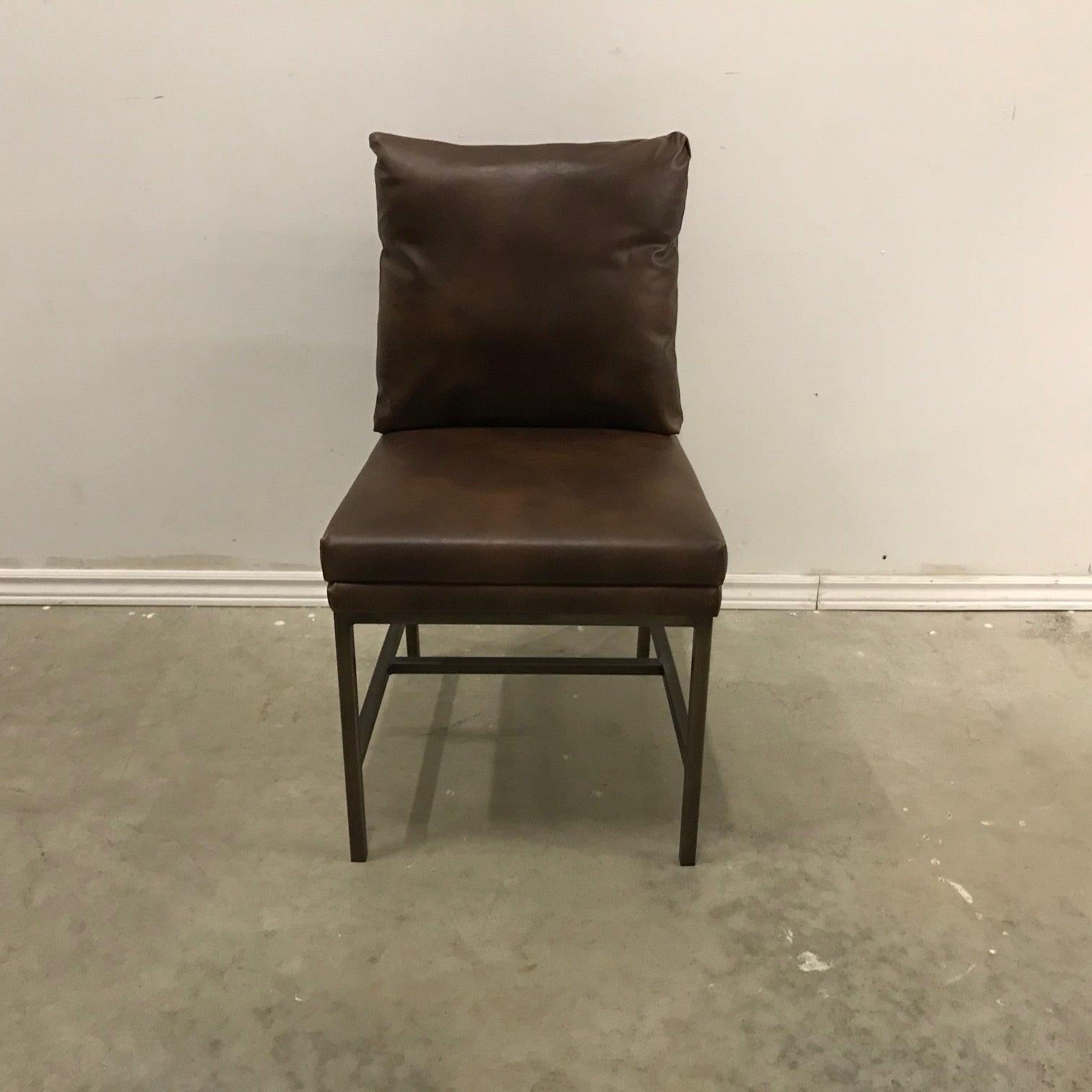 BONNAVISTA UPHOLSTERED DINING CHAIR