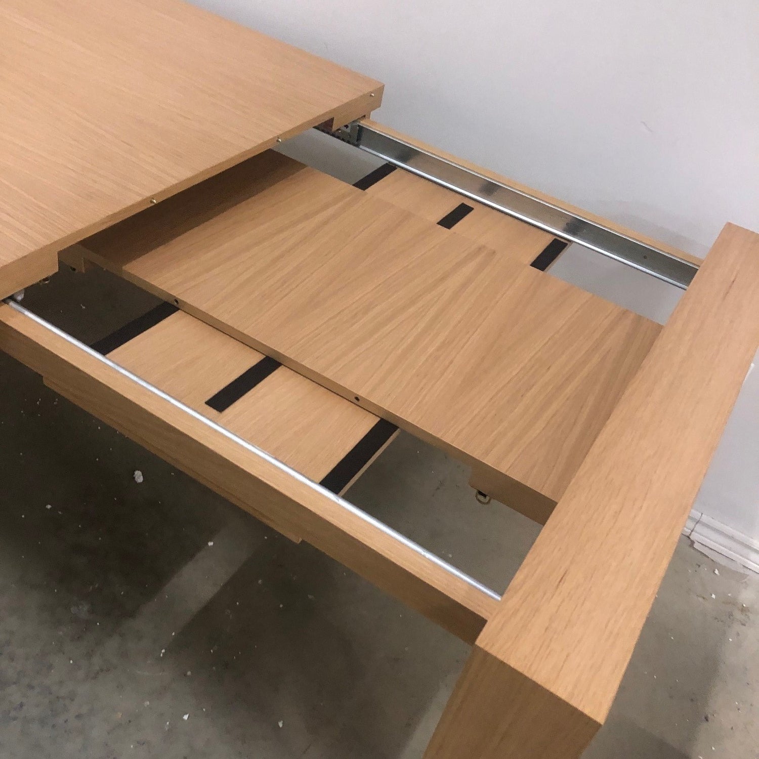 DINELLA MODERN DINING TABLE