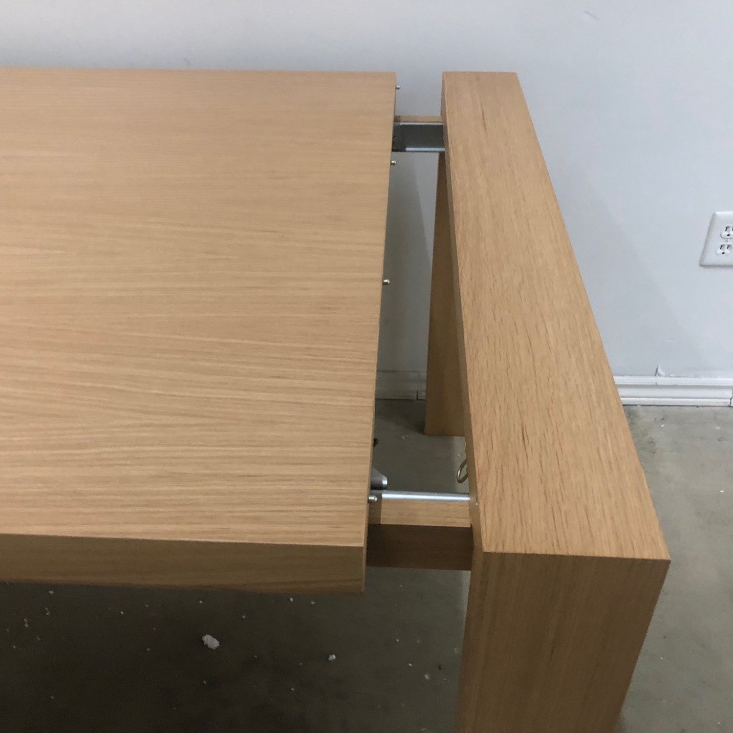 DINELLA MODERN DINING TABLE