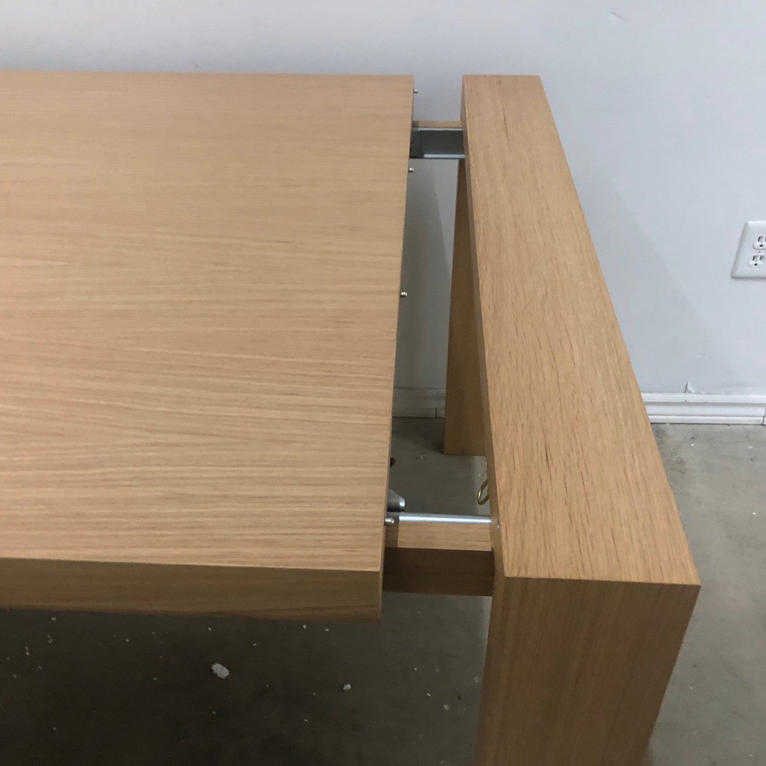 DINELLA MODERN DINING TABLE