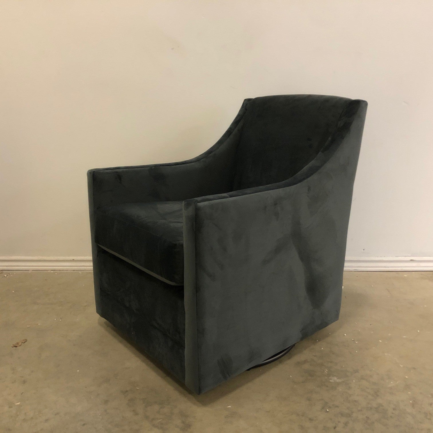 GLEN SWIVEL ACCENT CHAIR