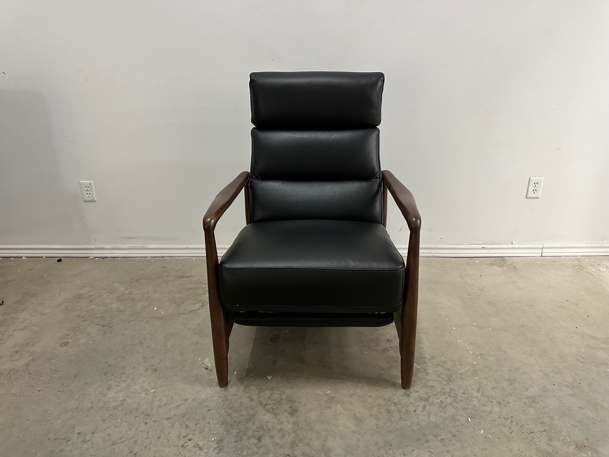 BURGEO LEATHER PUSHBACK RECLINER