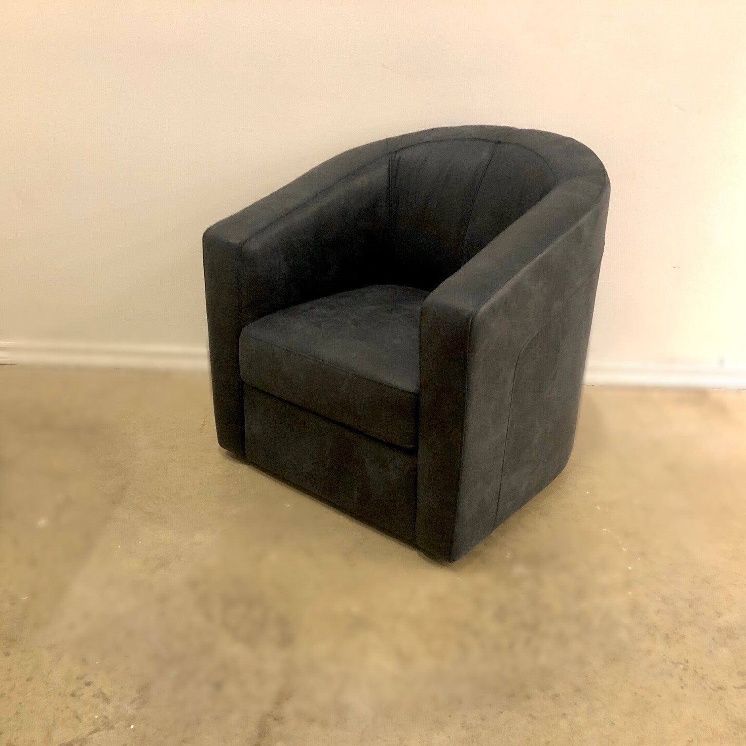 BYRON BLACK LEATHER SWIVEL CHAIR BY CORIUM ITALIA