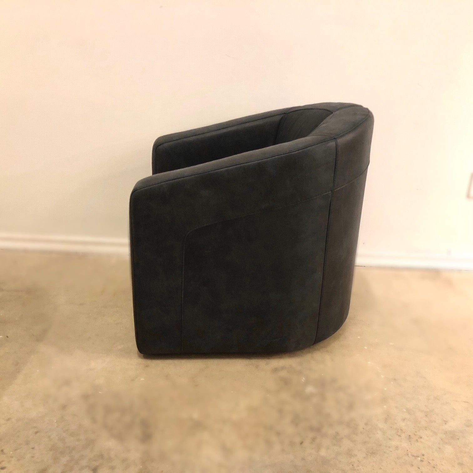 BYRON BLACK LEATHER SWIVEL CHAIR BY CORIUM ITALIA