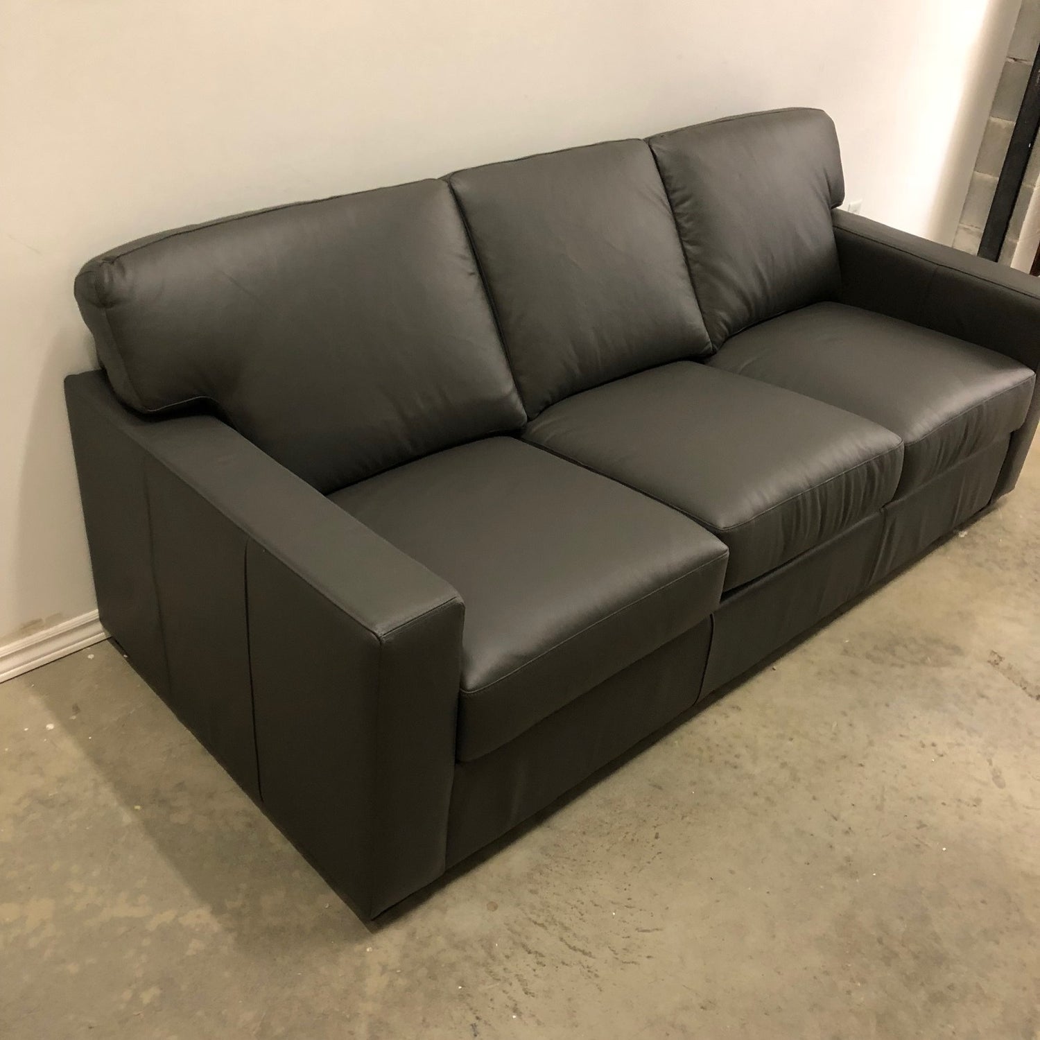 CAMPIO 695 LEATHER SOFA
