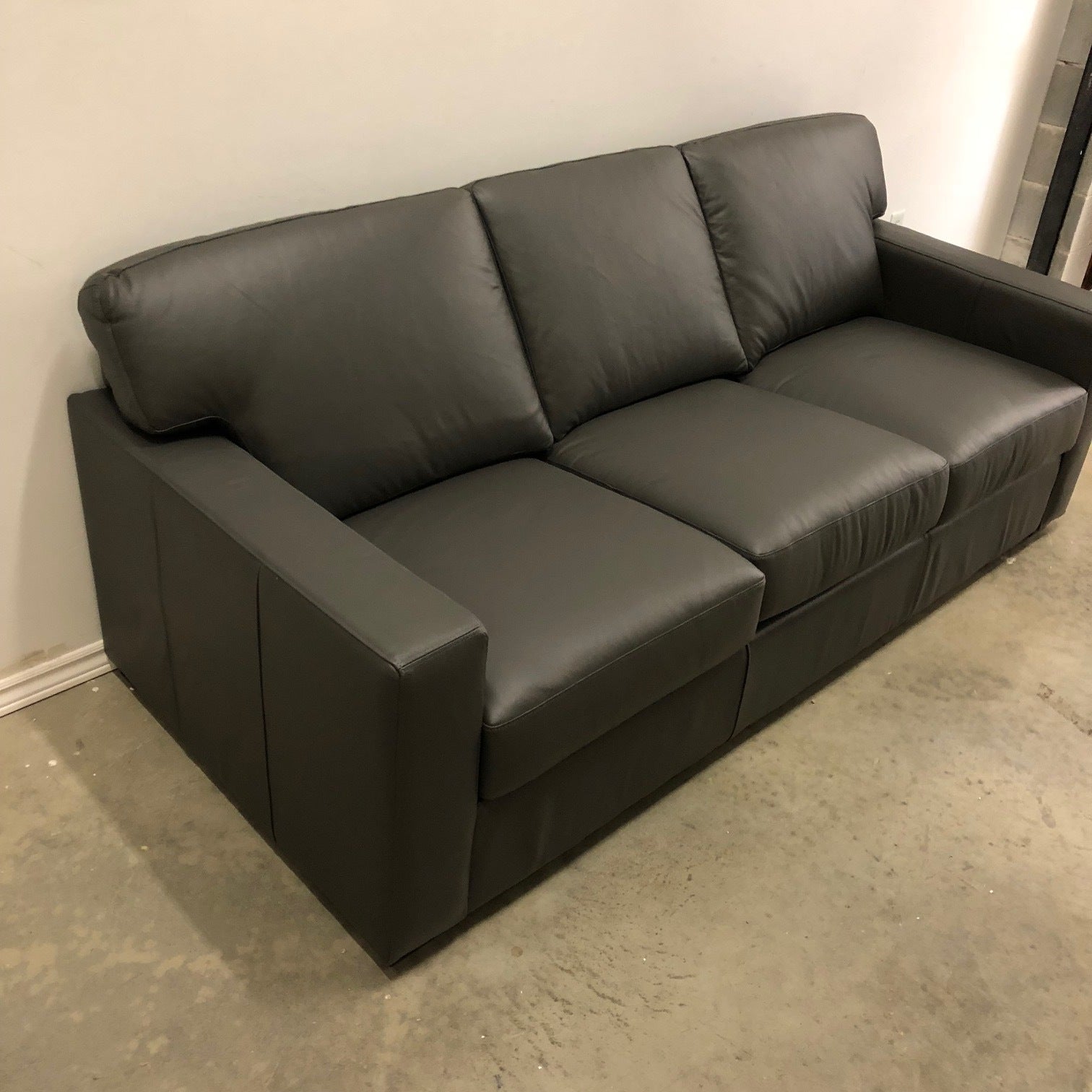 CAMPIO 695 LEATHER SOFA