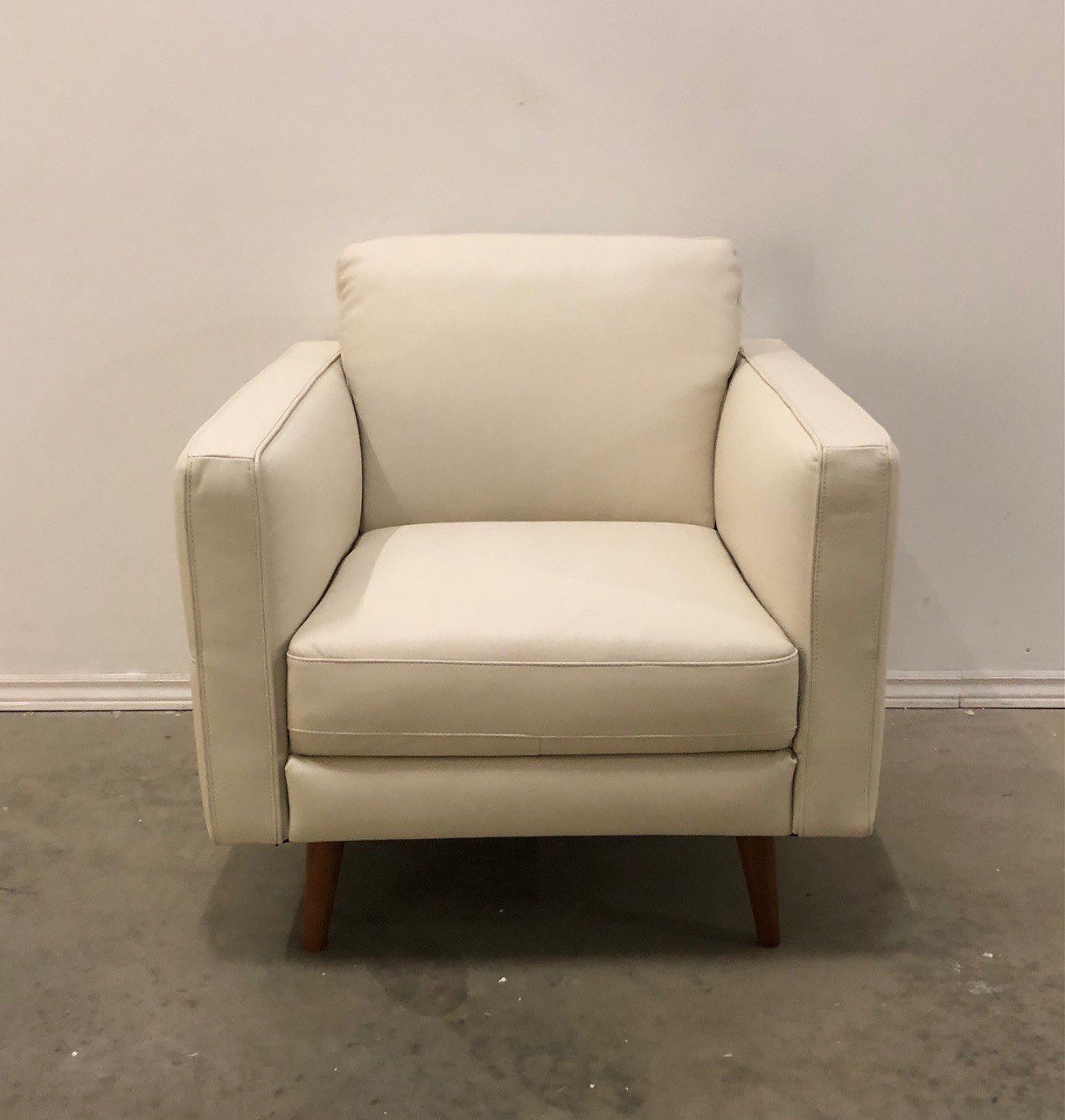 DESTREZZA ITALIAN CREAM LEATHER CHAIR