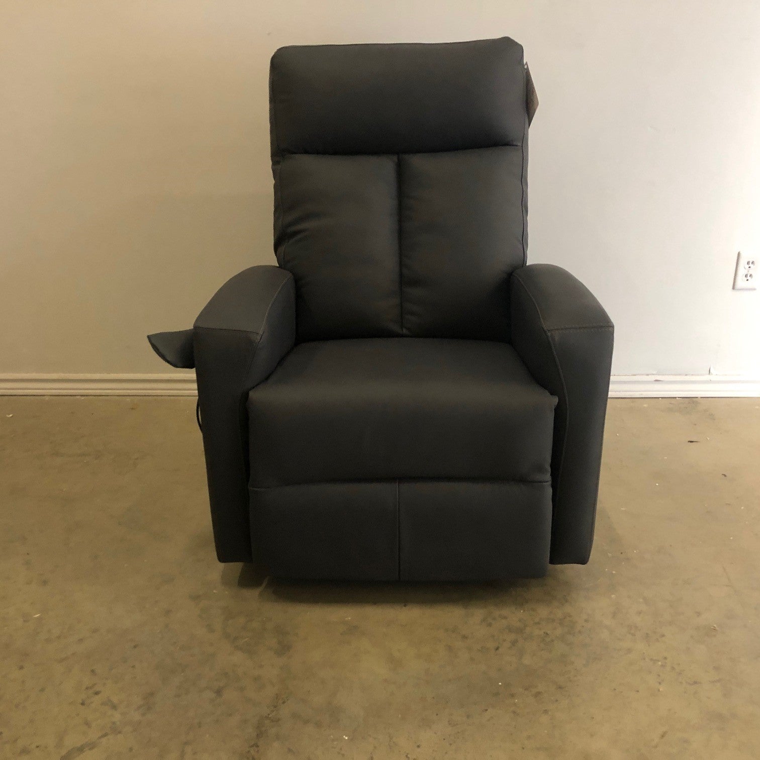 C0042 LEATHER RECLINING LIFT CHAIR
