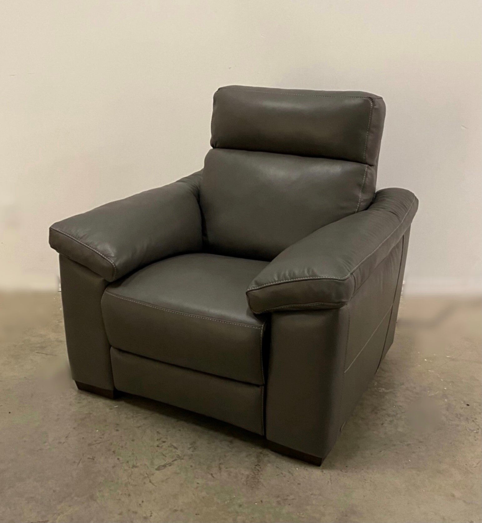 ESTREMO ITALIAN LEATHER RECLINING CHAIR