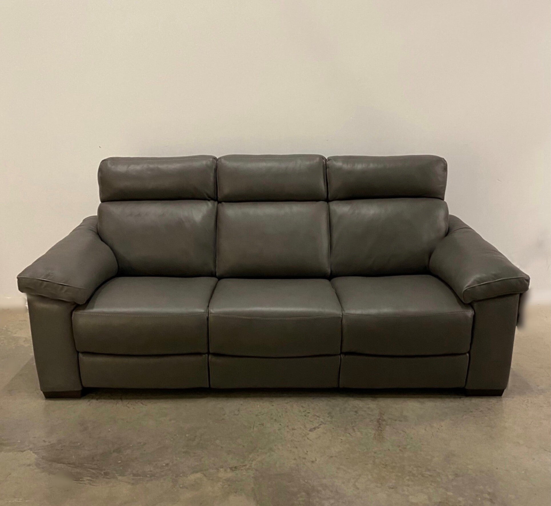 ESTREMO ITALIAN LEATHER RECLINING SOFA