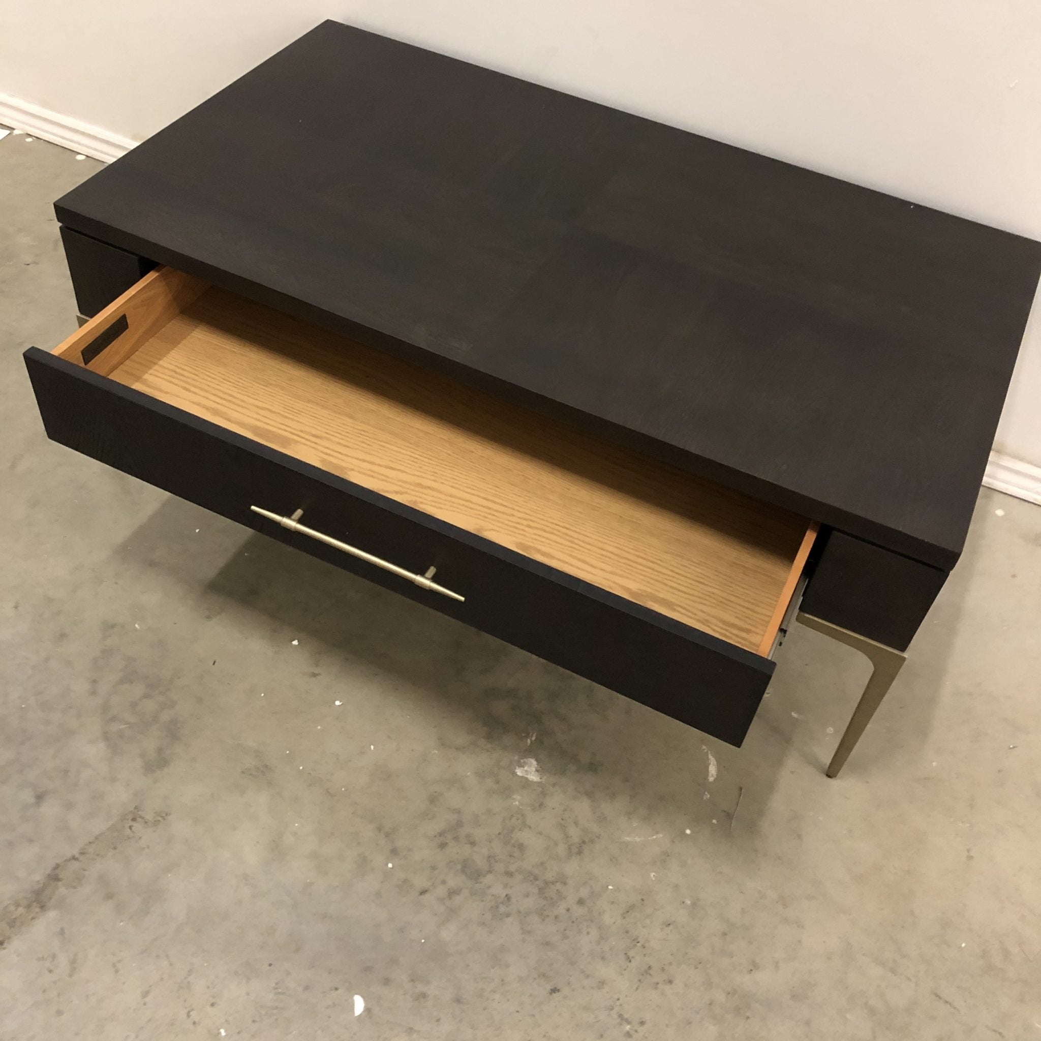 SOLILOQUY COCKTAIL TABLE