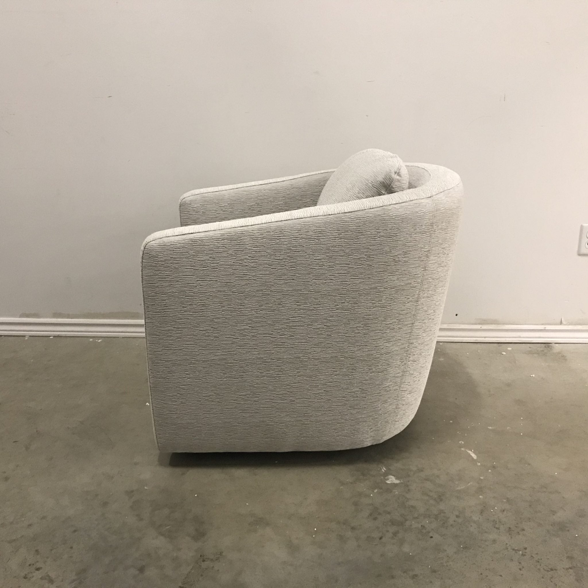 PRETTY SWIVEL CHAIR By Marc Antonio Design
