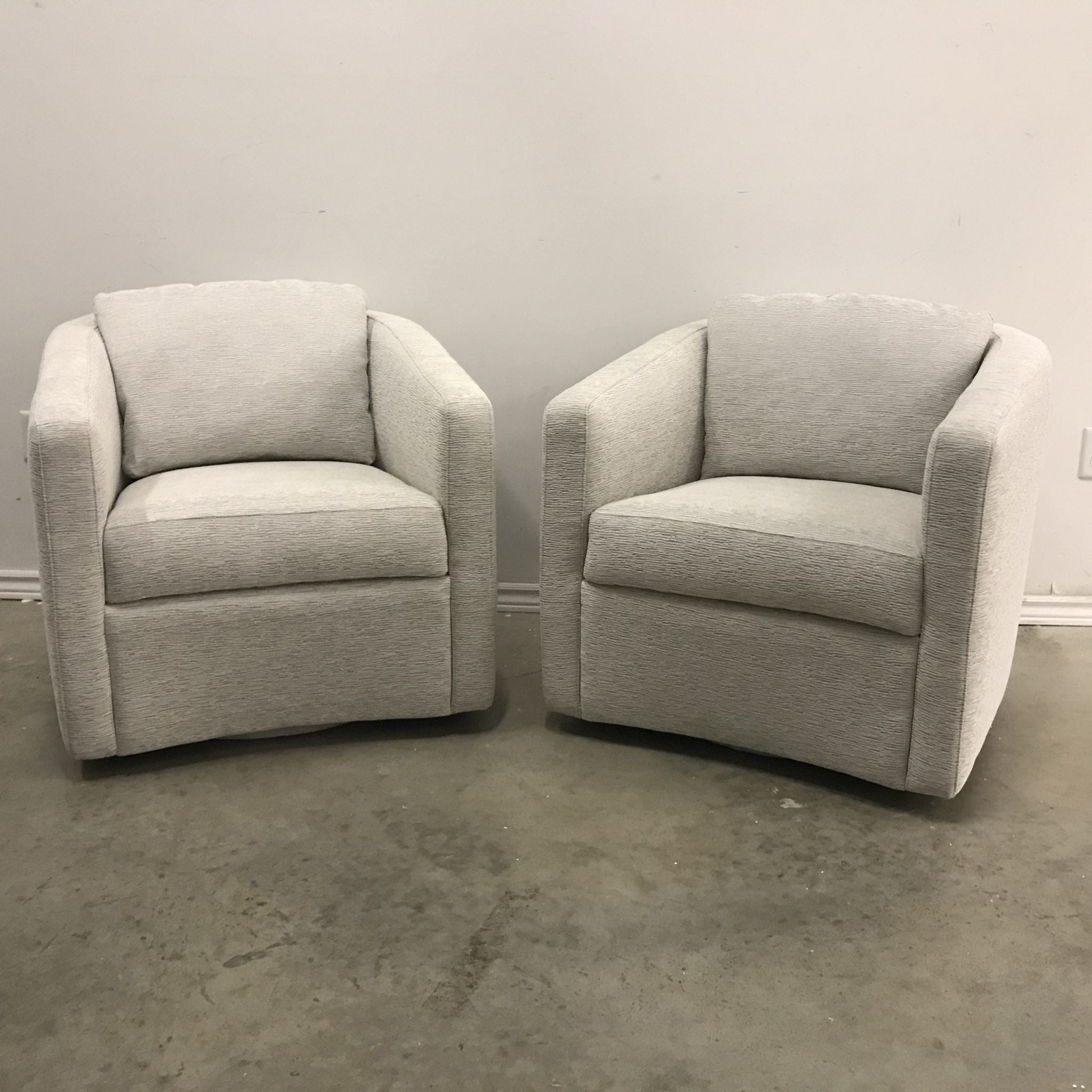 PRETTY SWIVEL CHAIR By Marc Antonio Design
