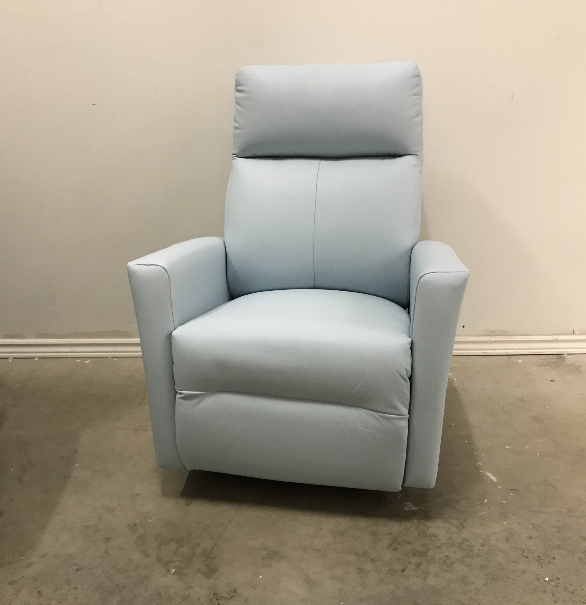 L0052 POWER SWIVEL ROCKER RECLINER
