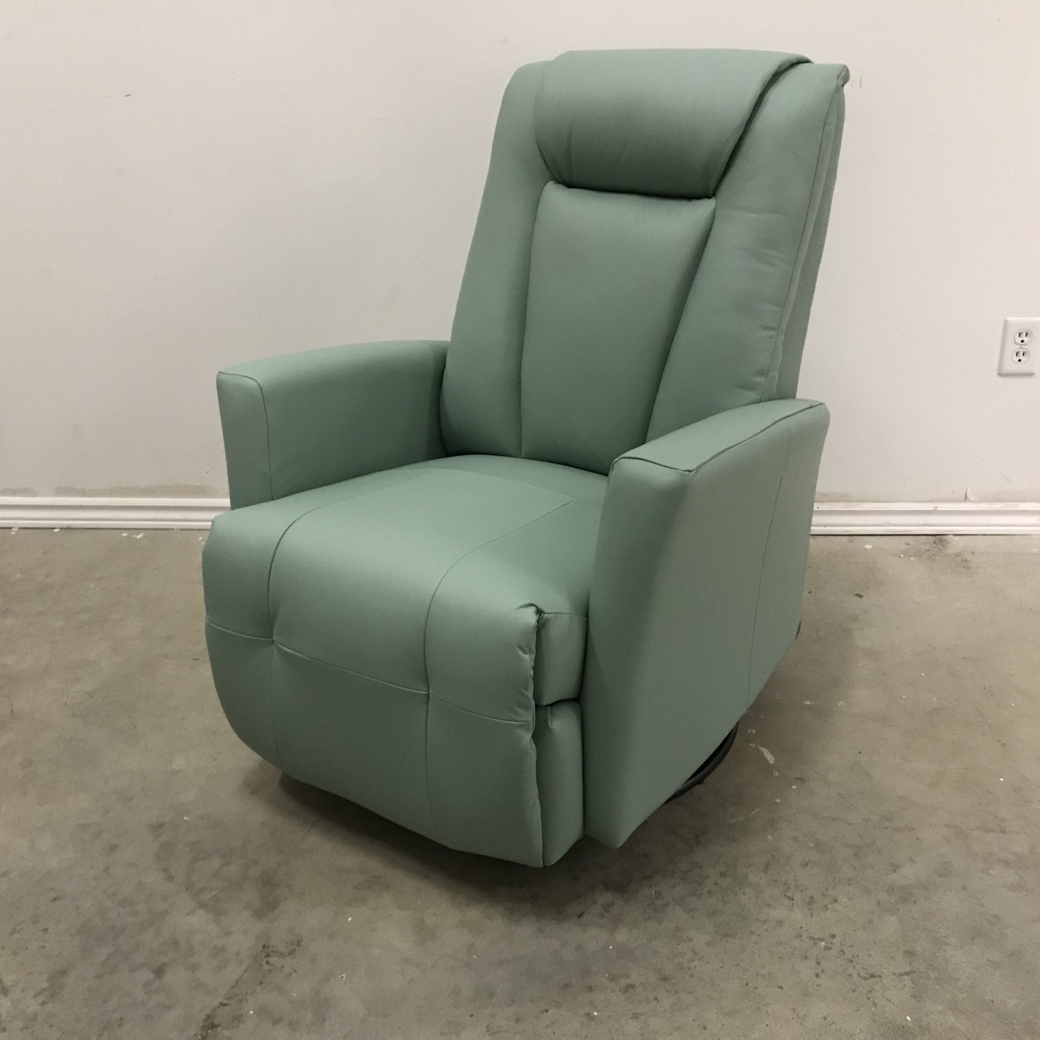 L0512 POWER SWIVEL ROCKER RECLINER