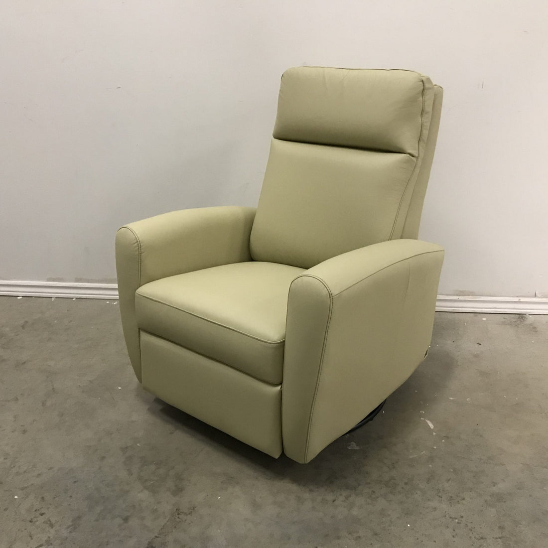 L0092 POWER SWIVEL ROCKER RECLINER