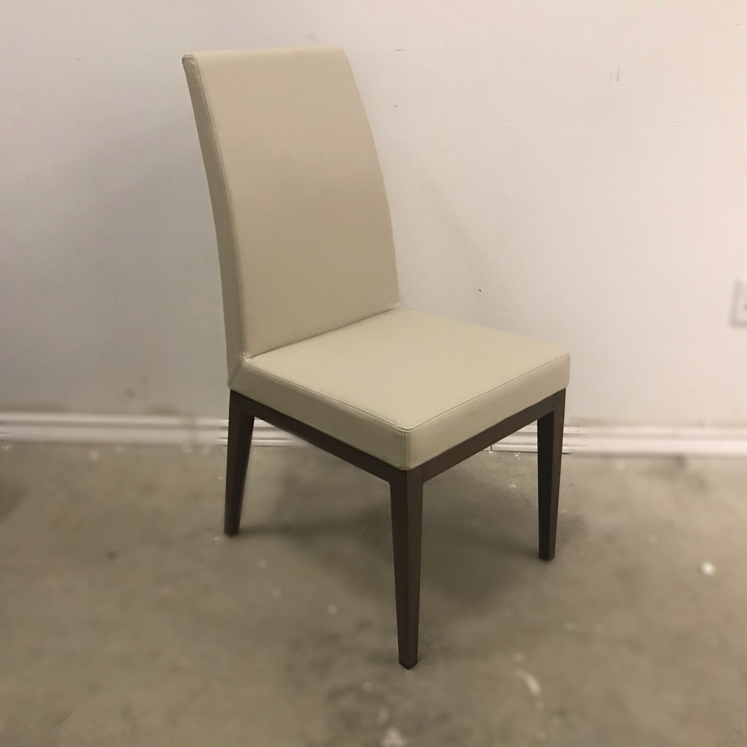 ERIKA MODERN DINING CHAIR