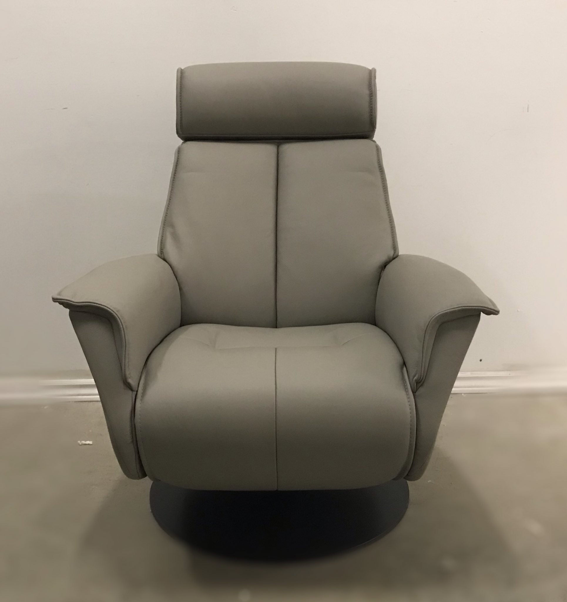 BO MOTORIZED RECLINER BY FJORDS