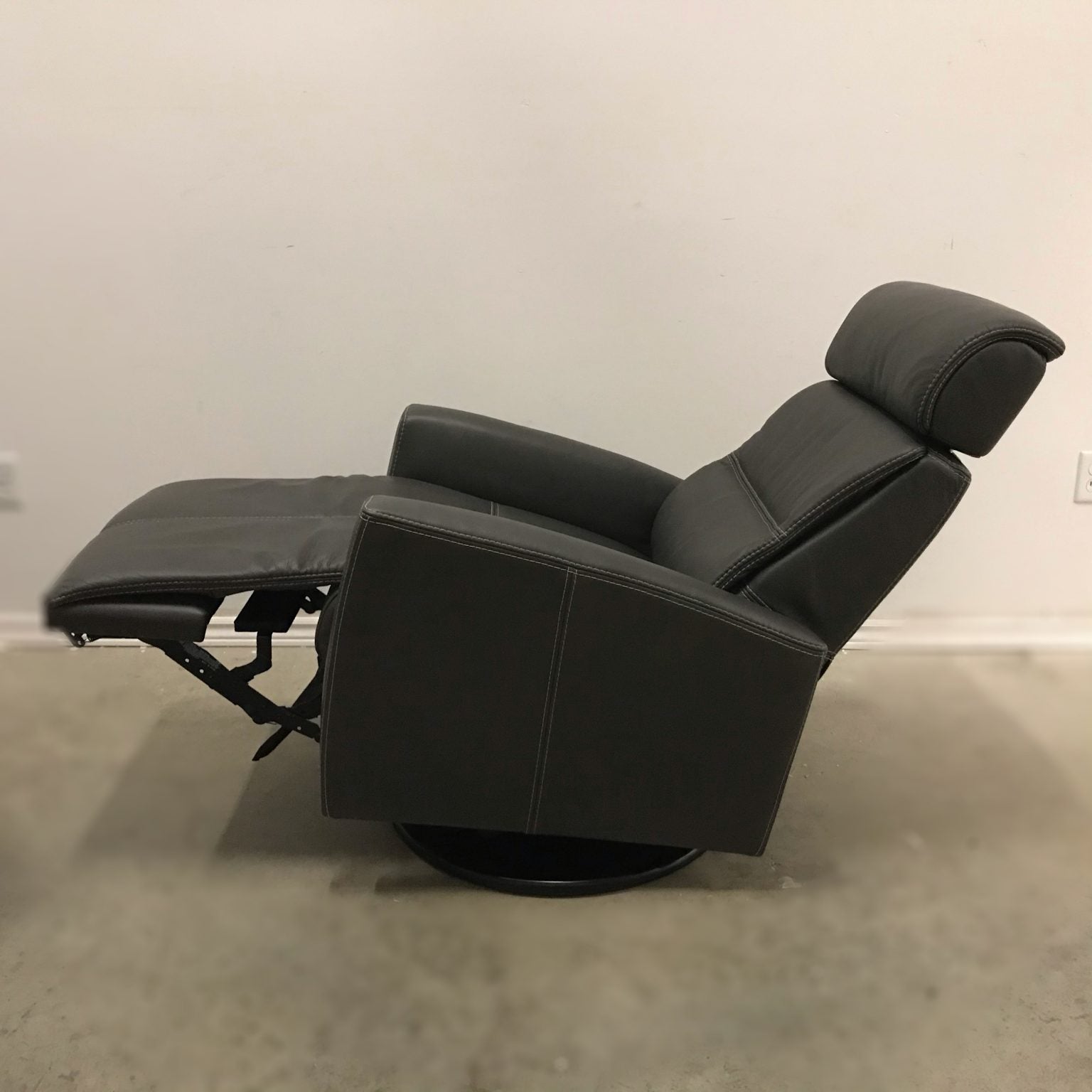 MILAN MOTORIZED RECLINER BY FJORDS