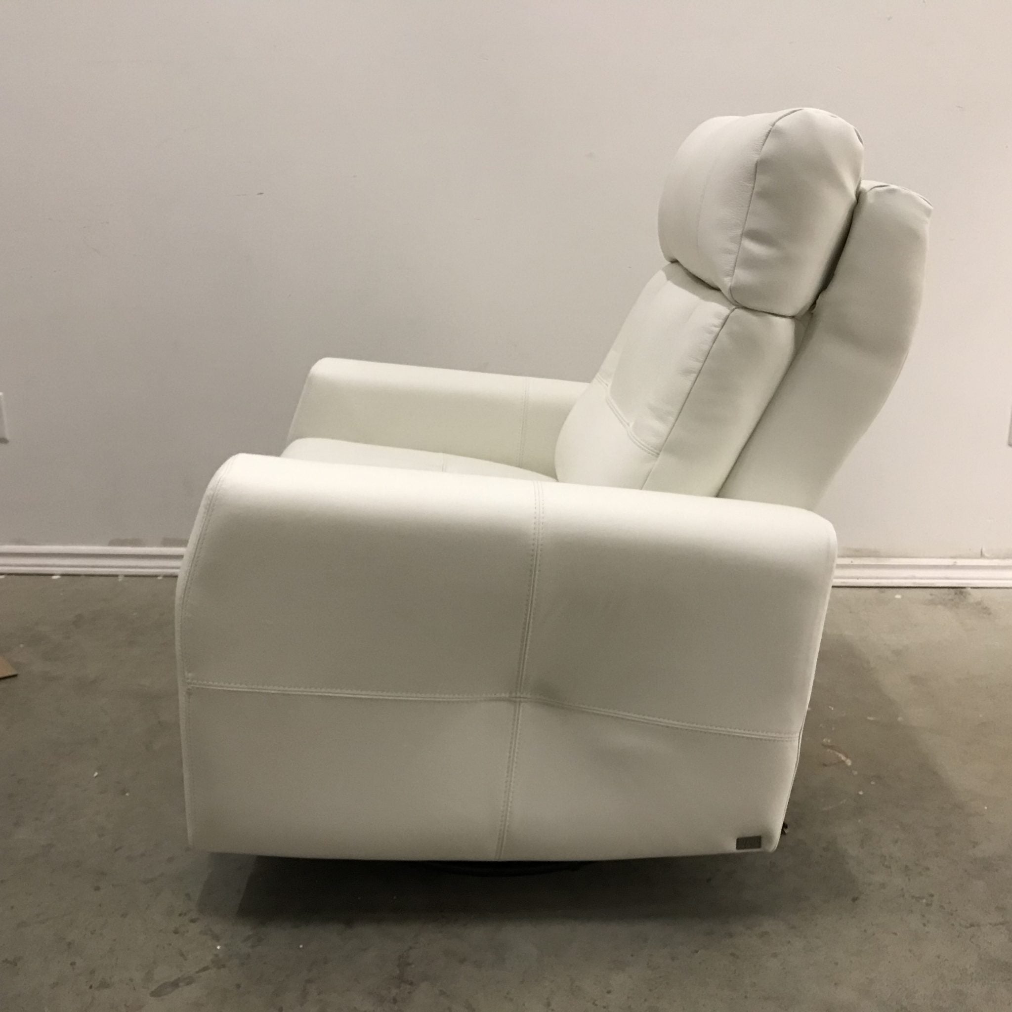 C0962 POWER SWIVEL ROCKER RECLINER