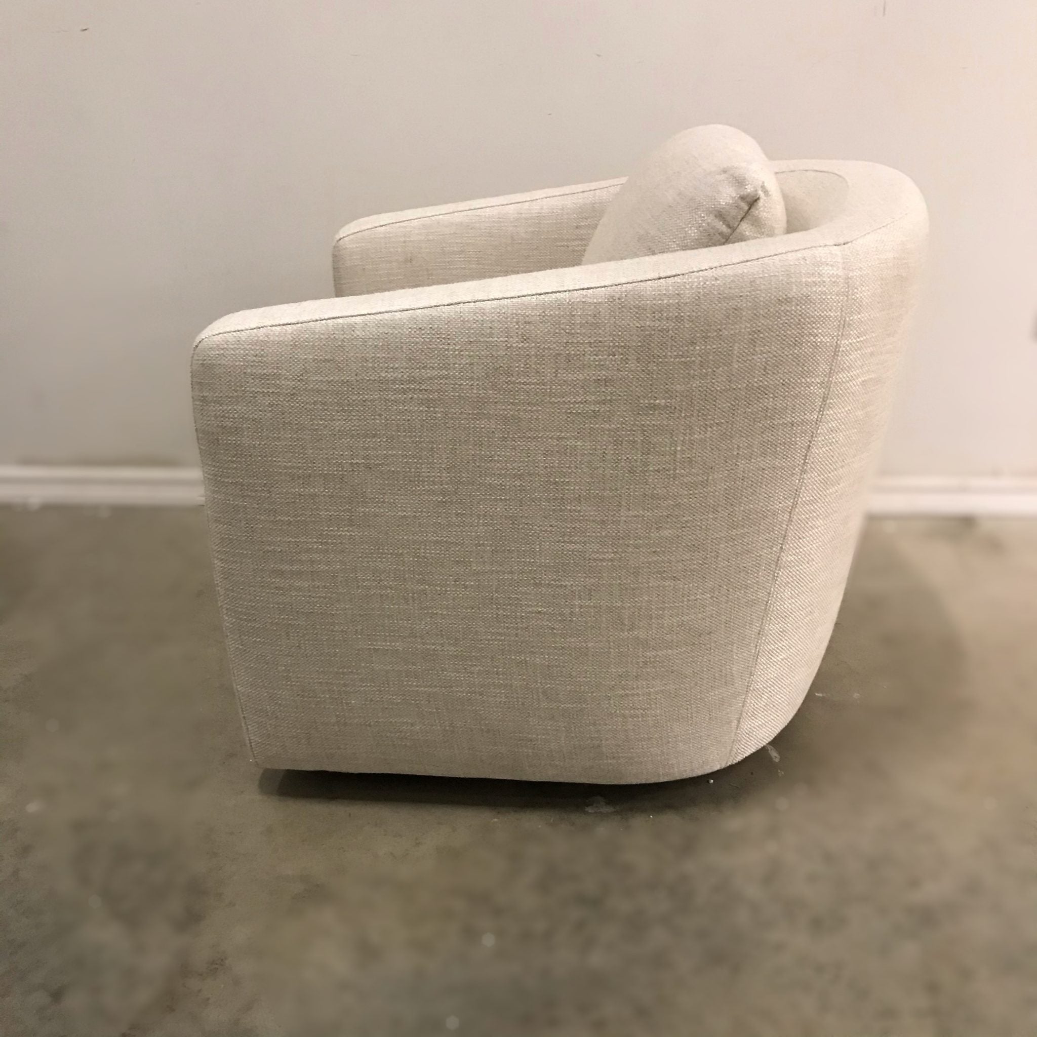 PRETTY SWIVEL CHAIR By Marc Antonio Design