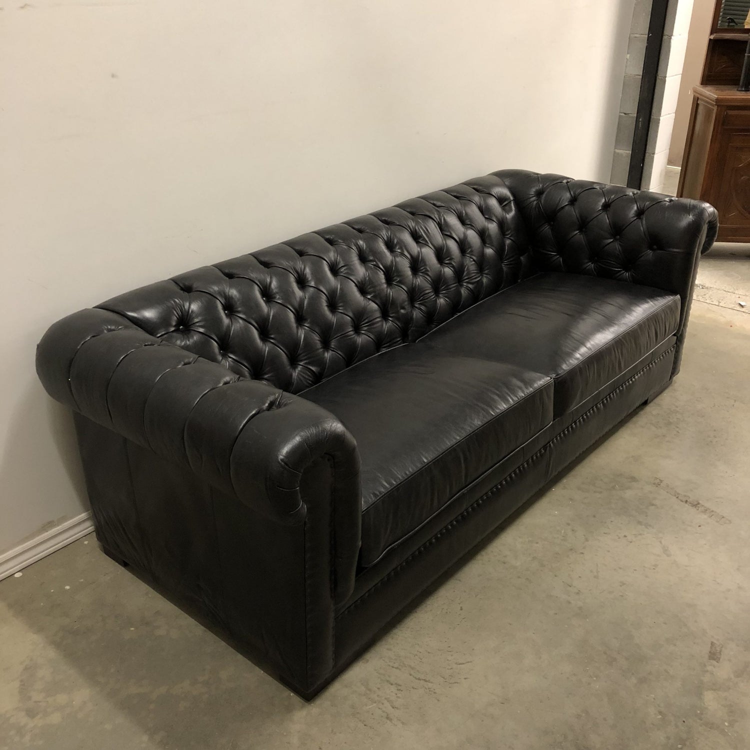 KENNEDY TUFTED LEATHER SOFA