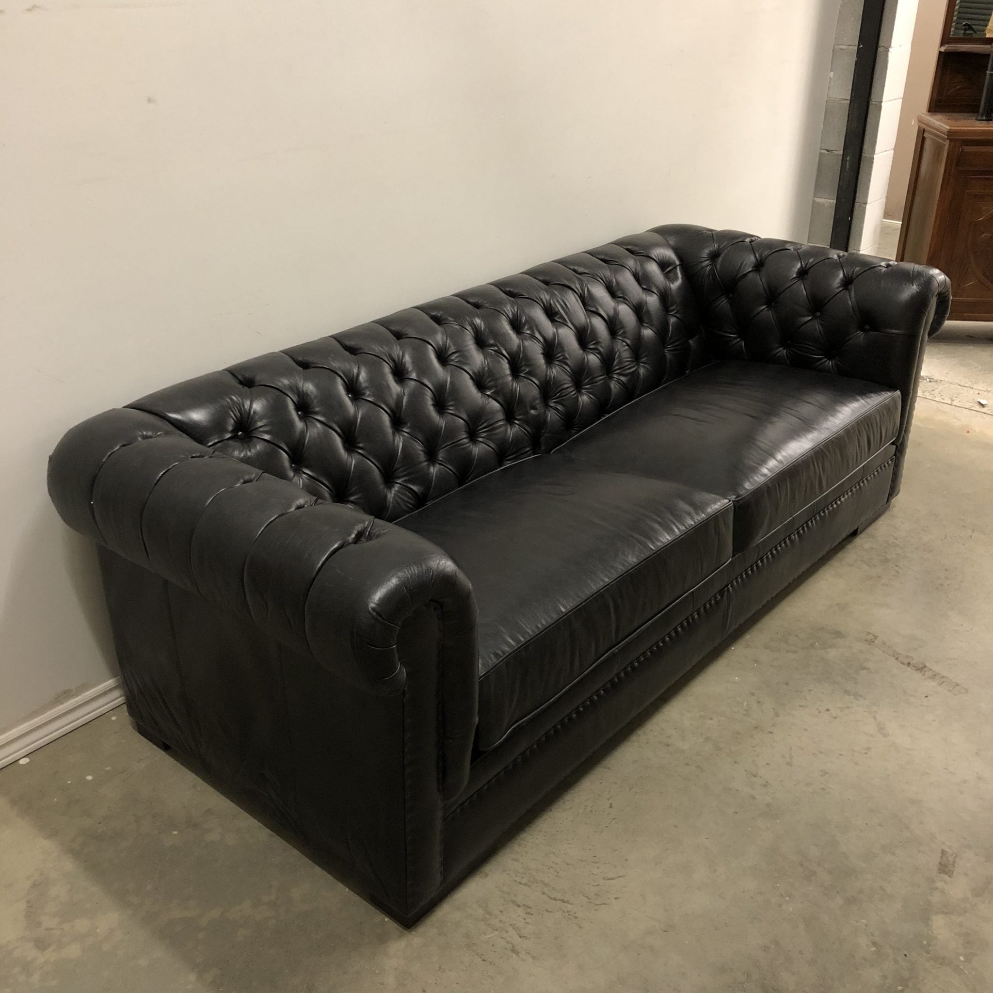 KENNEDY TUFTED LEATHER SOFA