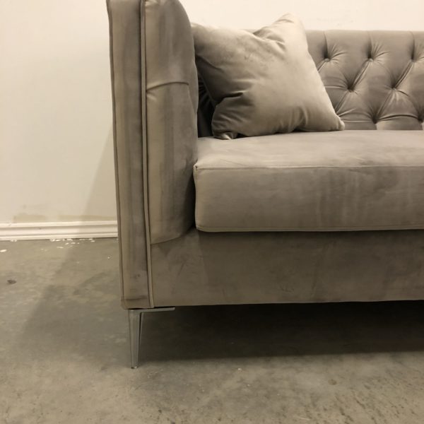 LEO TUFTED FABRIC SOFA