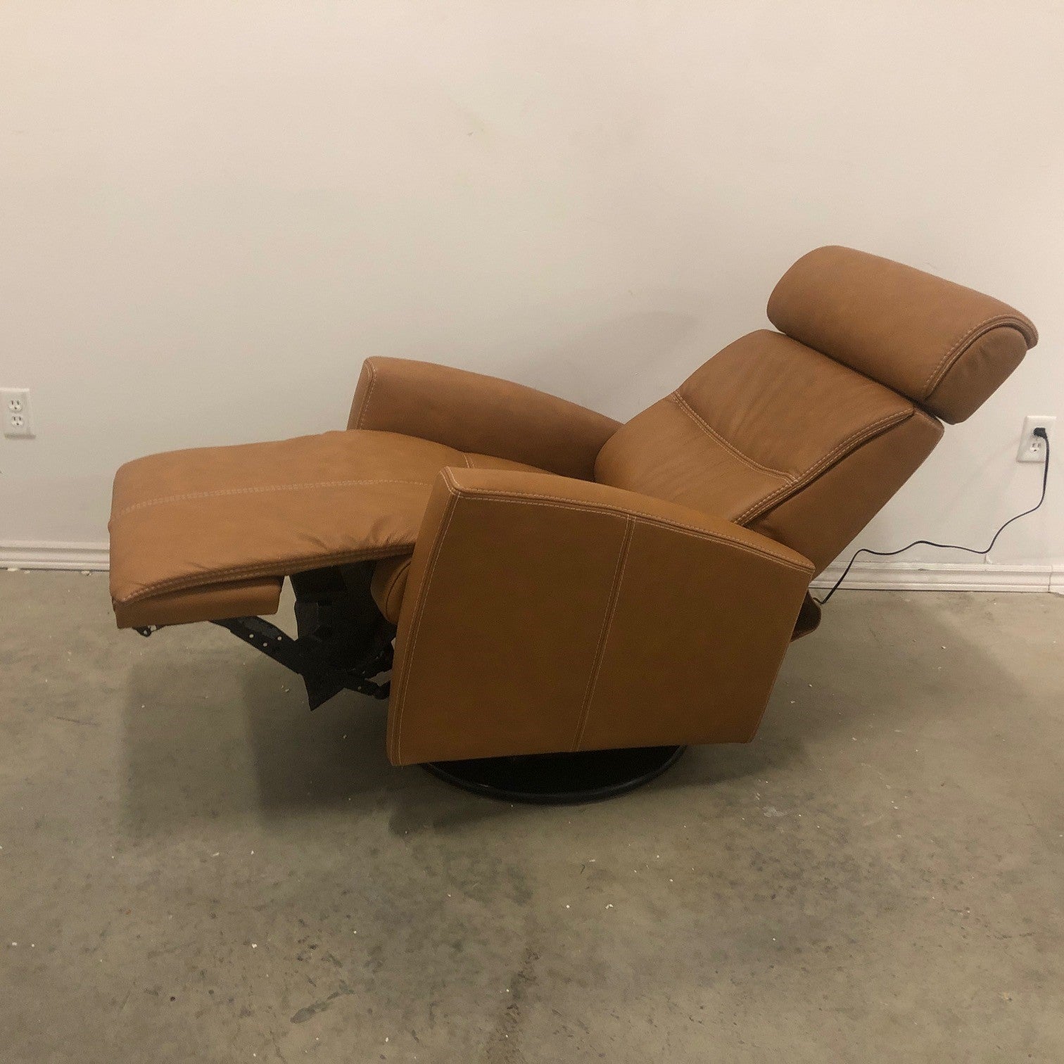 MILAN SWIVEL ROCKER POWER RECLINER