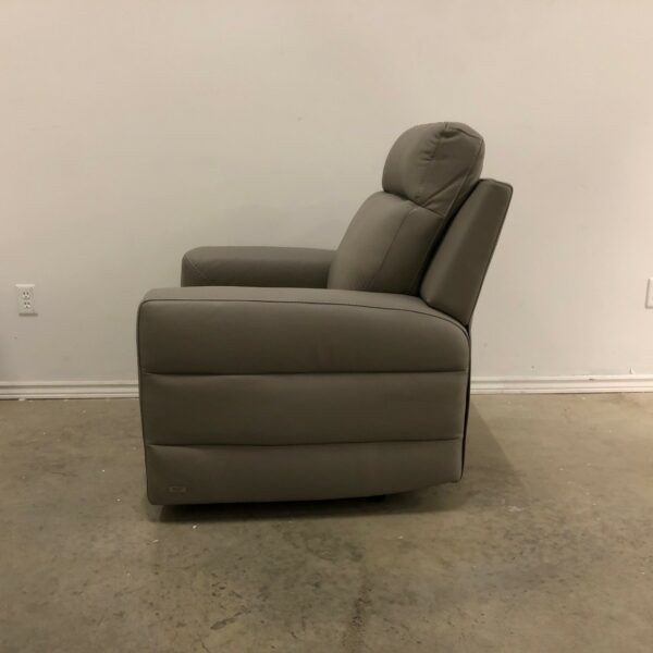 BENEVOLO ITALIAN LEATHER POWER RECLINER
