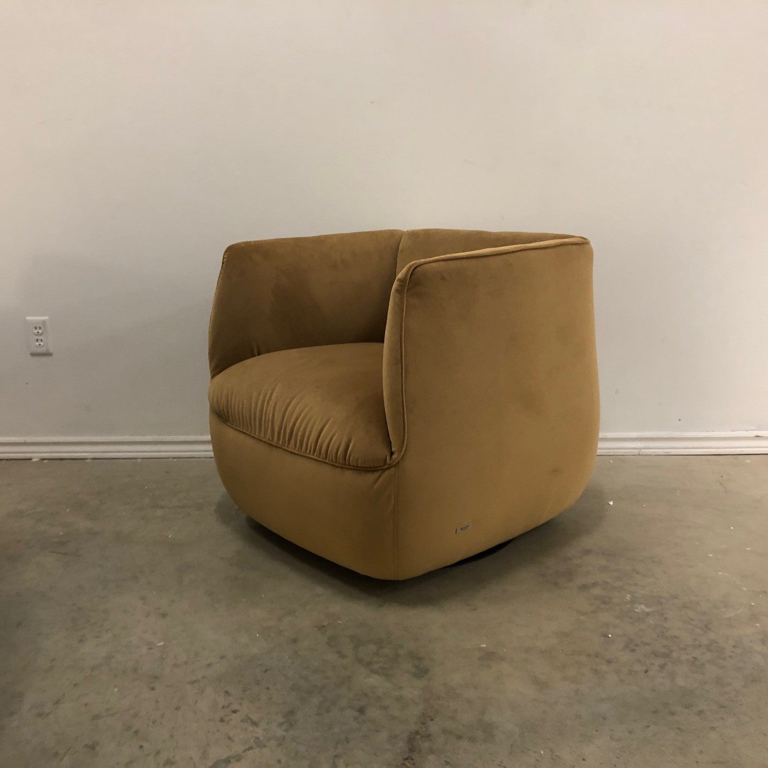 WALLY ITALIAN FABRIC SWIVEL CHAIR