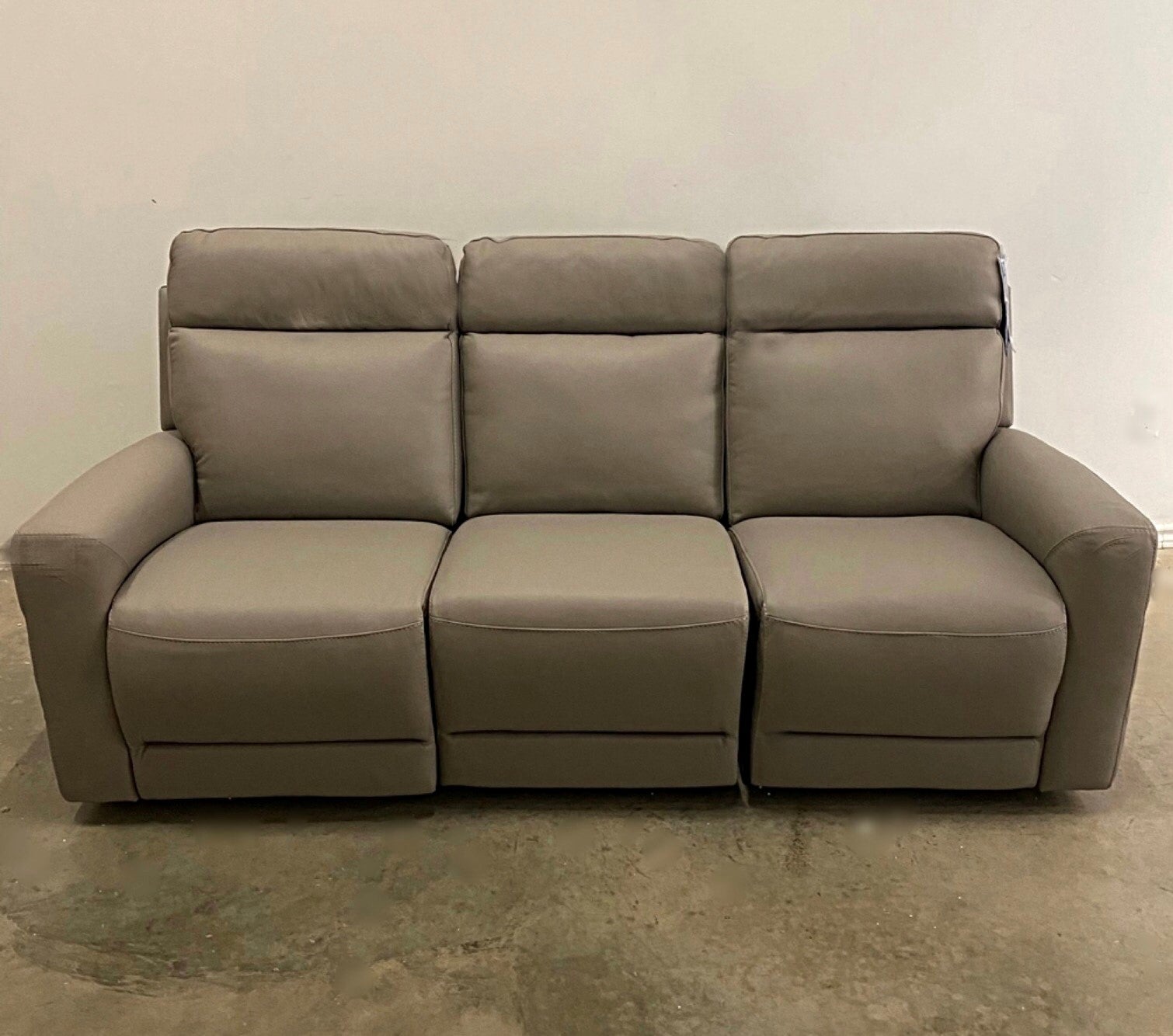 BENEVOLO POWER RECLINING SOFA