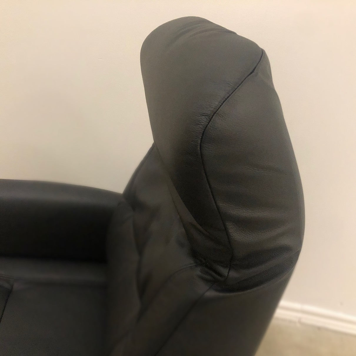 OSLO Small Power Swing Relaxer Recliner