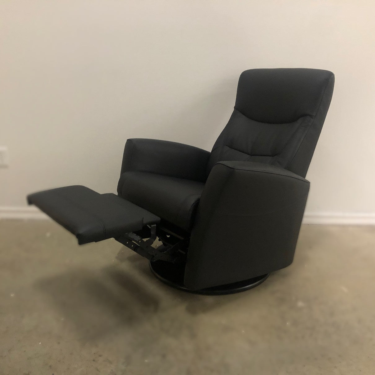 OSLO Small Power Swing Relaxer Recliner