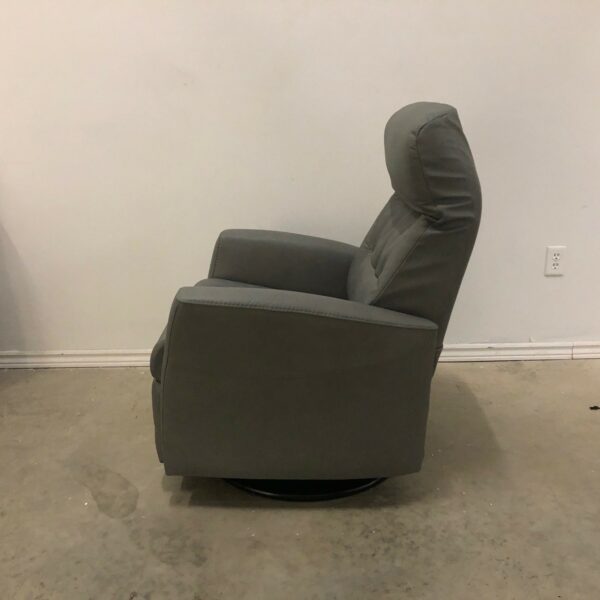 OSLO Large Swing Relaxer Recliner