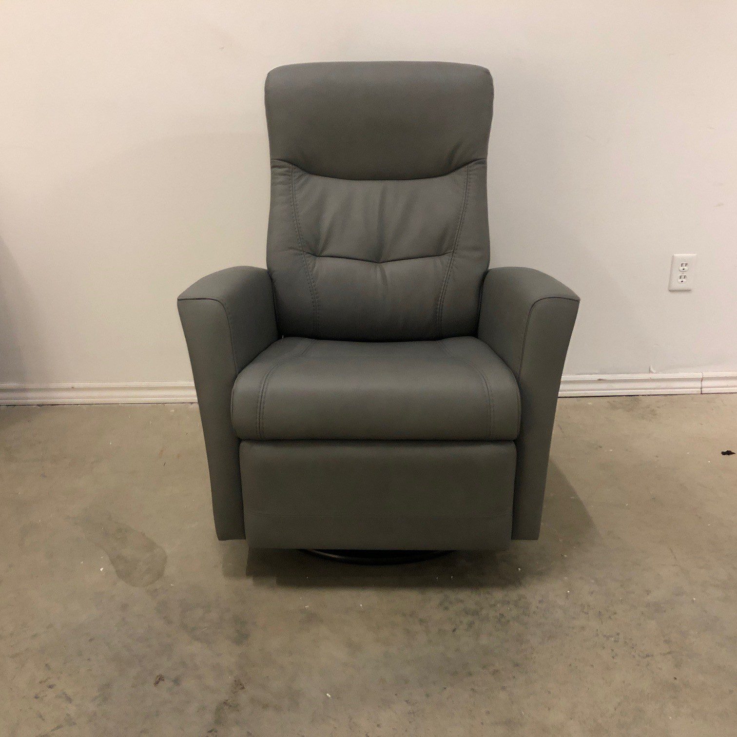 OSLO Large Swing Relaxer Recliner