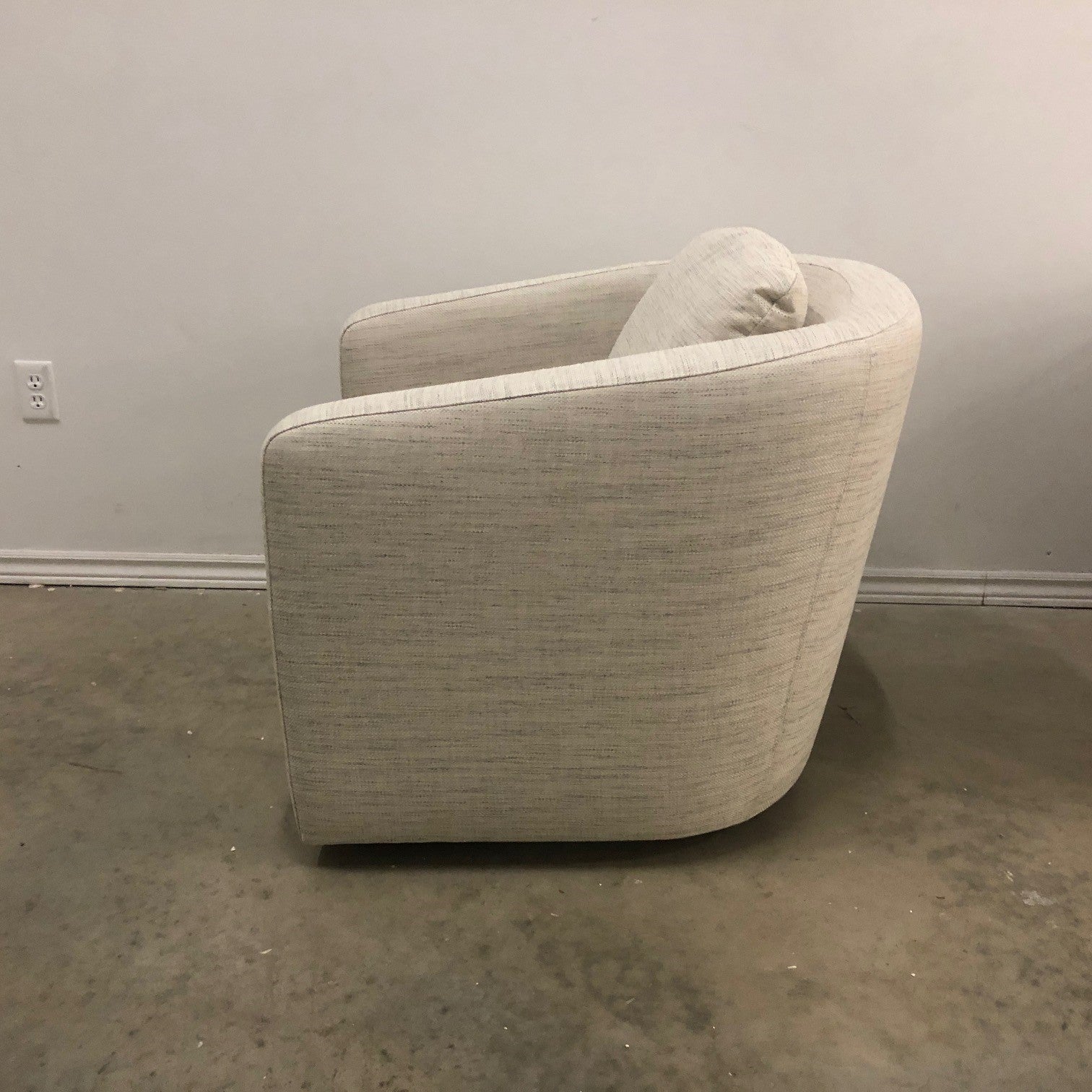 PRETTY SWIVEL CHAIR By Marc Antonio Design