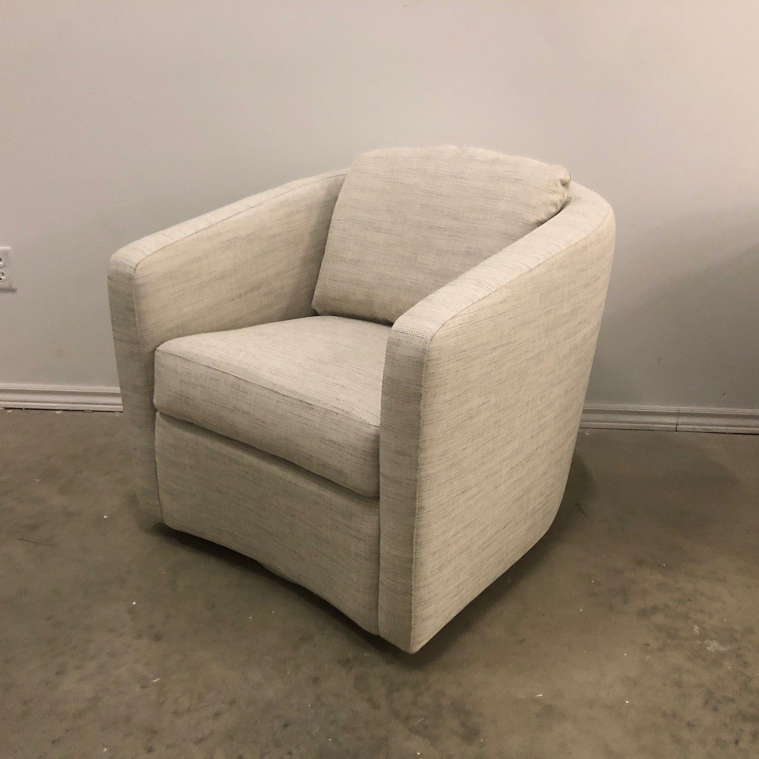 PRETTY SWIVEL CHAIR By Marc Antonio Design